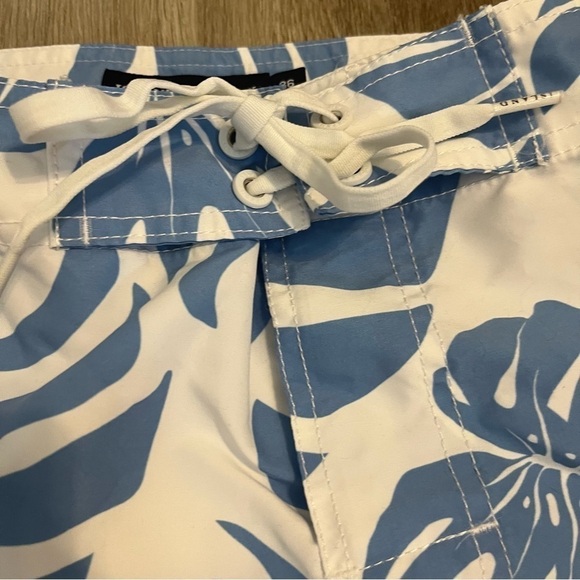Men's Island Company Blue & White Tropical Print Swimsuit - Picture 3 of 8